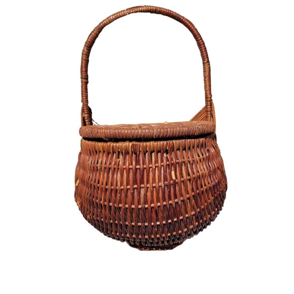 Vintage Other - VINTAGE wall hanging wicker basket with lid cottage kitchen witch brown
